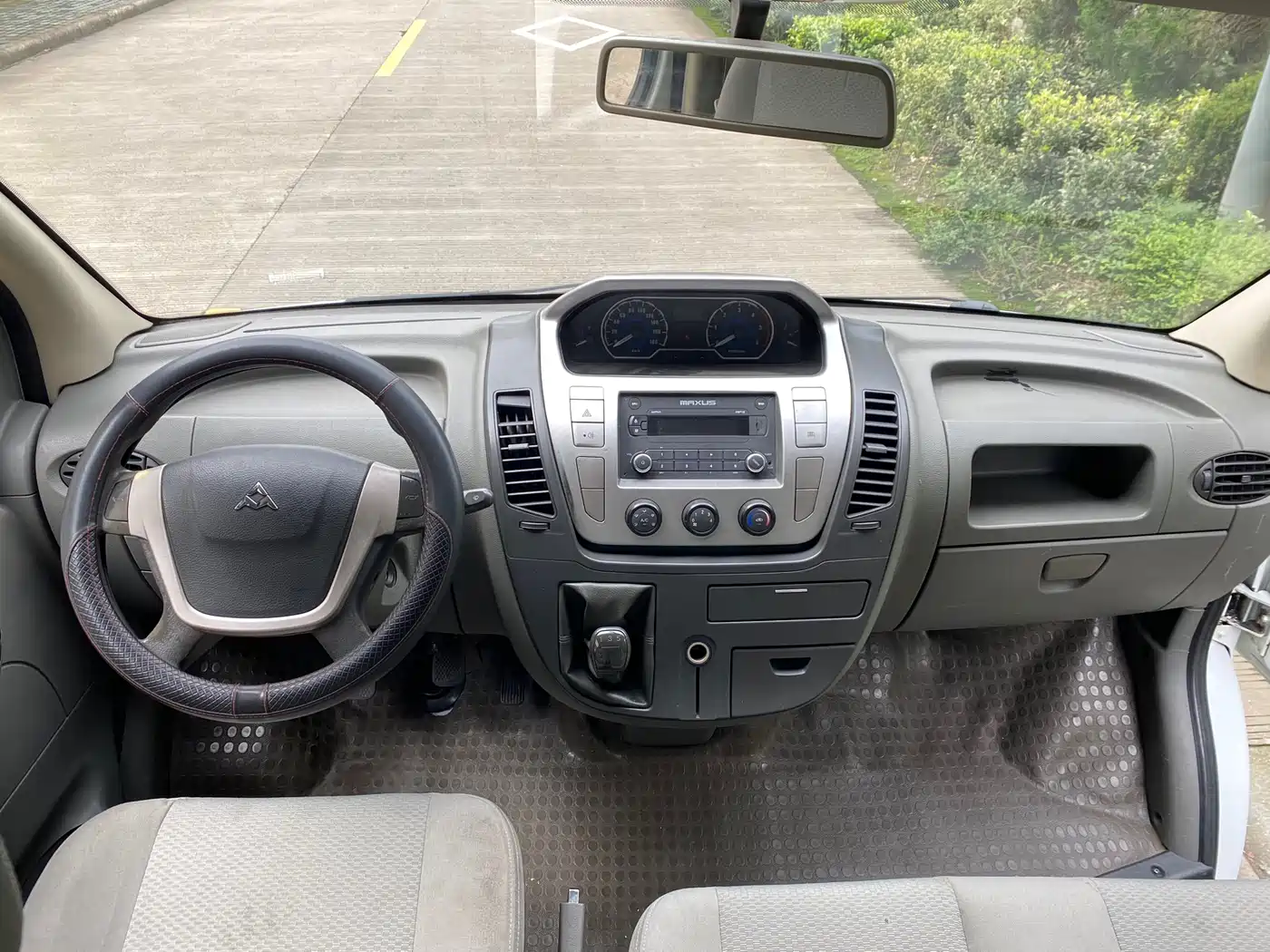 SAIC Maxus Xintu V80 2011 Model 2.5T Short Wheelbase Medium Roof Transport Elite Edition фото 8
