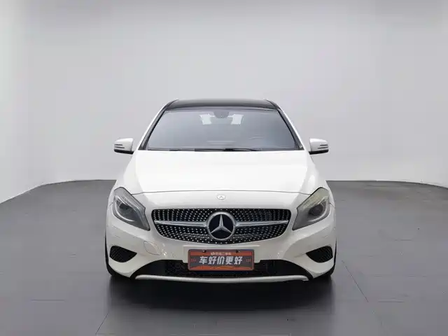 Mercedes-Benz A-Class (Import) 2015 A 200 Fashion — фото 3