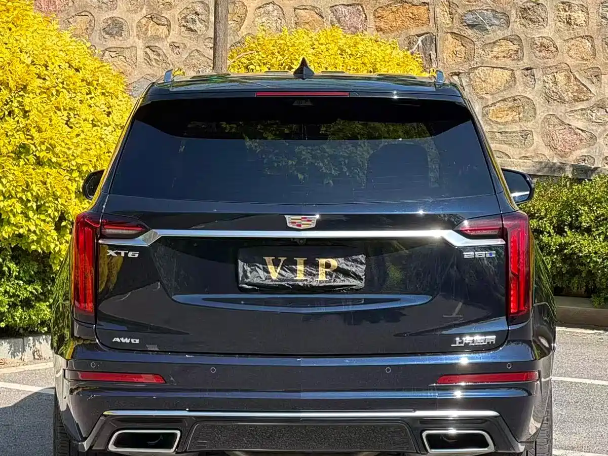 CADILLAC XT6