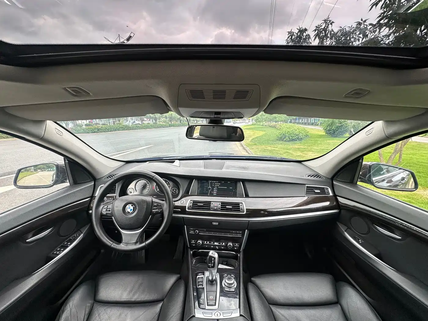 BMW 5 Series GT 2010 535i Luxury Model фото 5