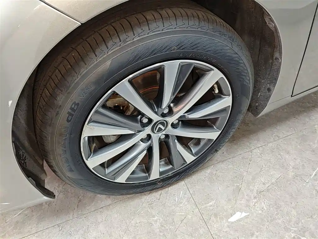 Lexus ES 2018 260 Excellence Edition China VI фото 23