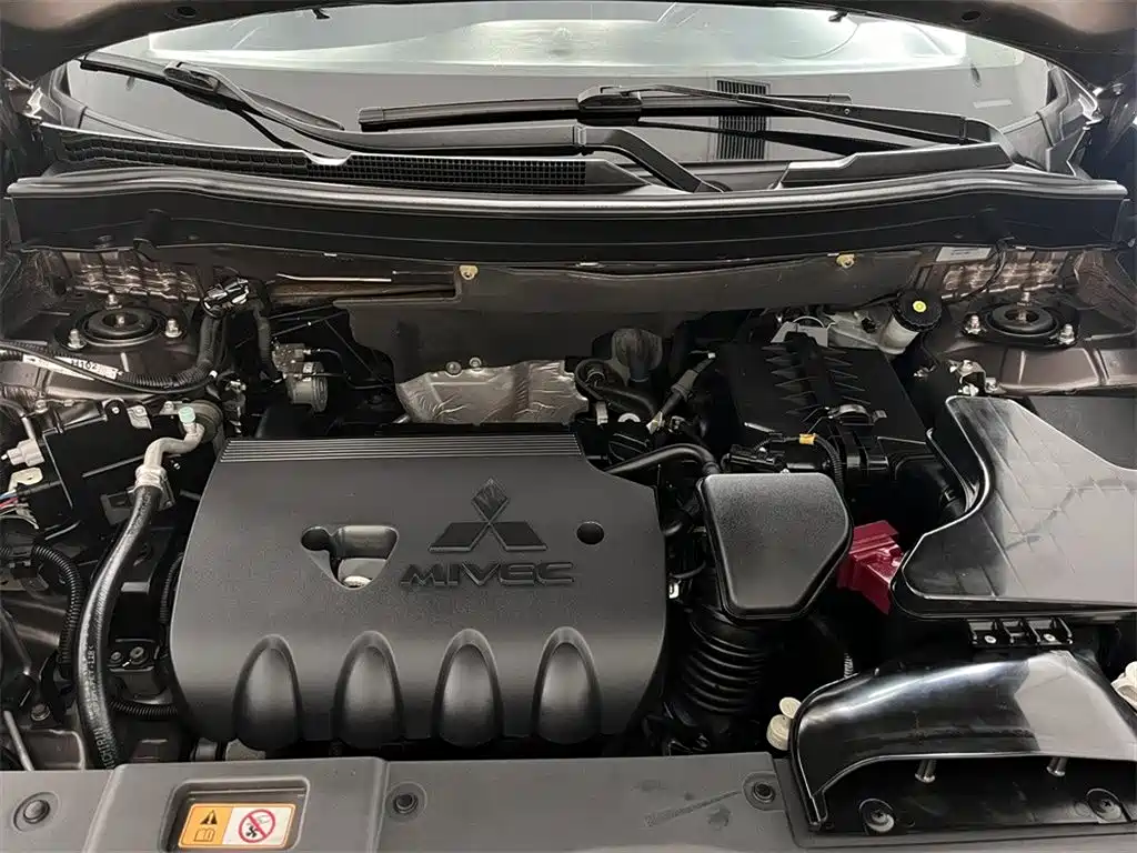 Mitsubishi Outlander 2016 2.4L 4WD Luxury Edition 7-seater фото 8