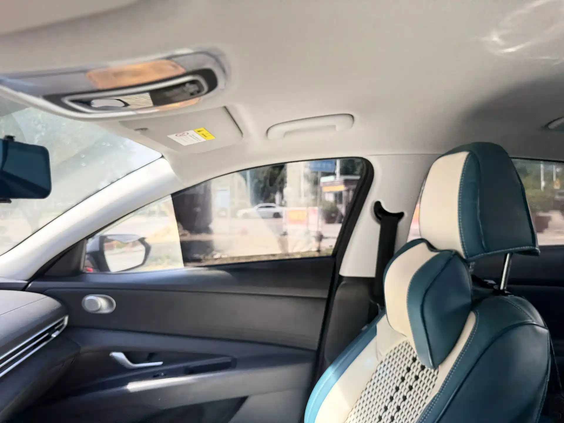 Photo 14 - Hyundai Elantra