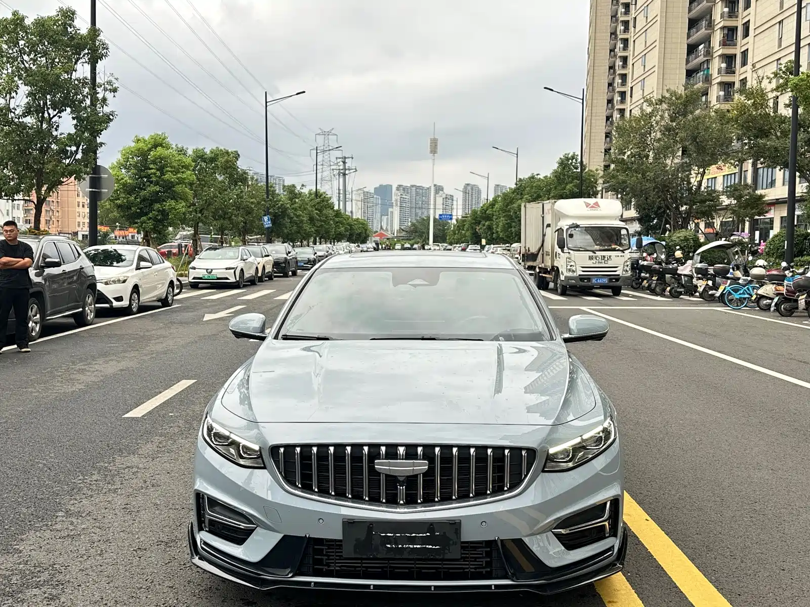 Фото 2 - Geely Preface