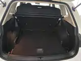 Photo 19 - Volkswagen Tiguan L