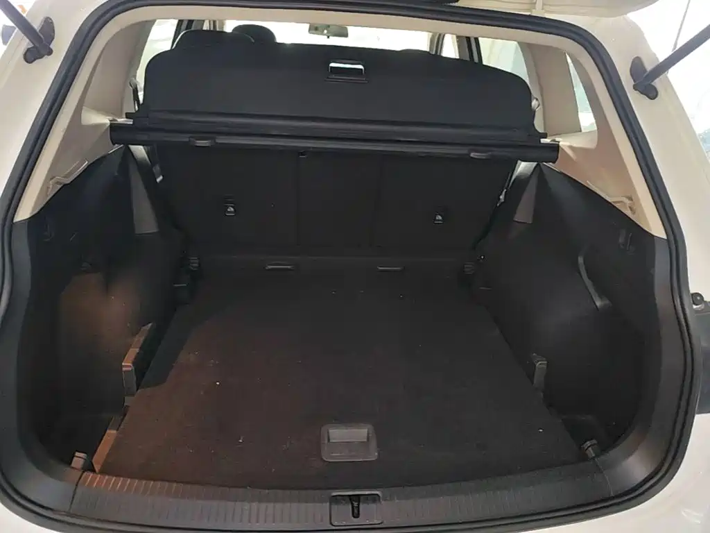 Photo 19 - Volkswagen Tiguan L