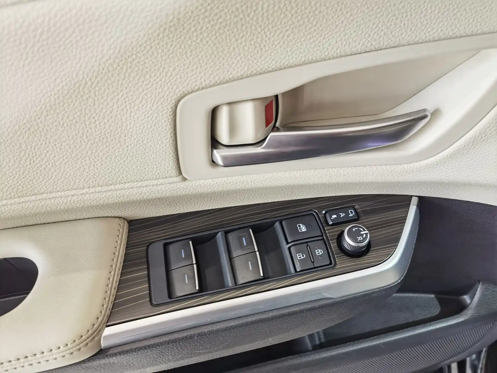 صورة 5 - Toyota Sienna