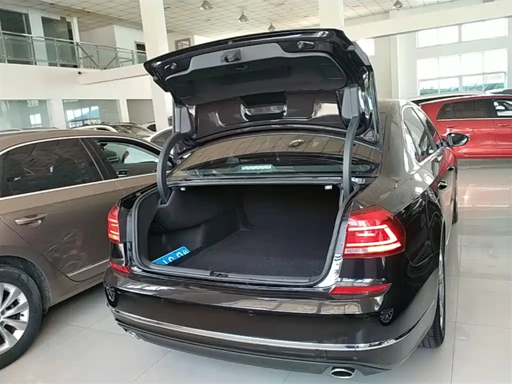 Volkswagen Passat 2017 330TSI DSG Prestige фото 19