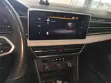 Photo 13 - Volkswagen Tiguan L