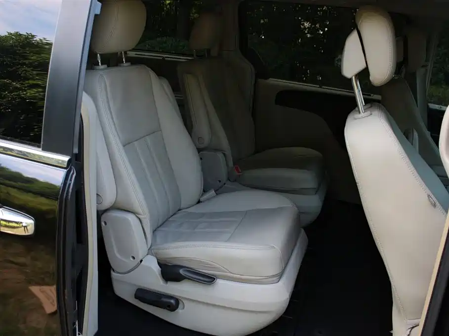 Chrysler Grand Voyager (Import) 2014 3.6L Comfort Edition фото 11