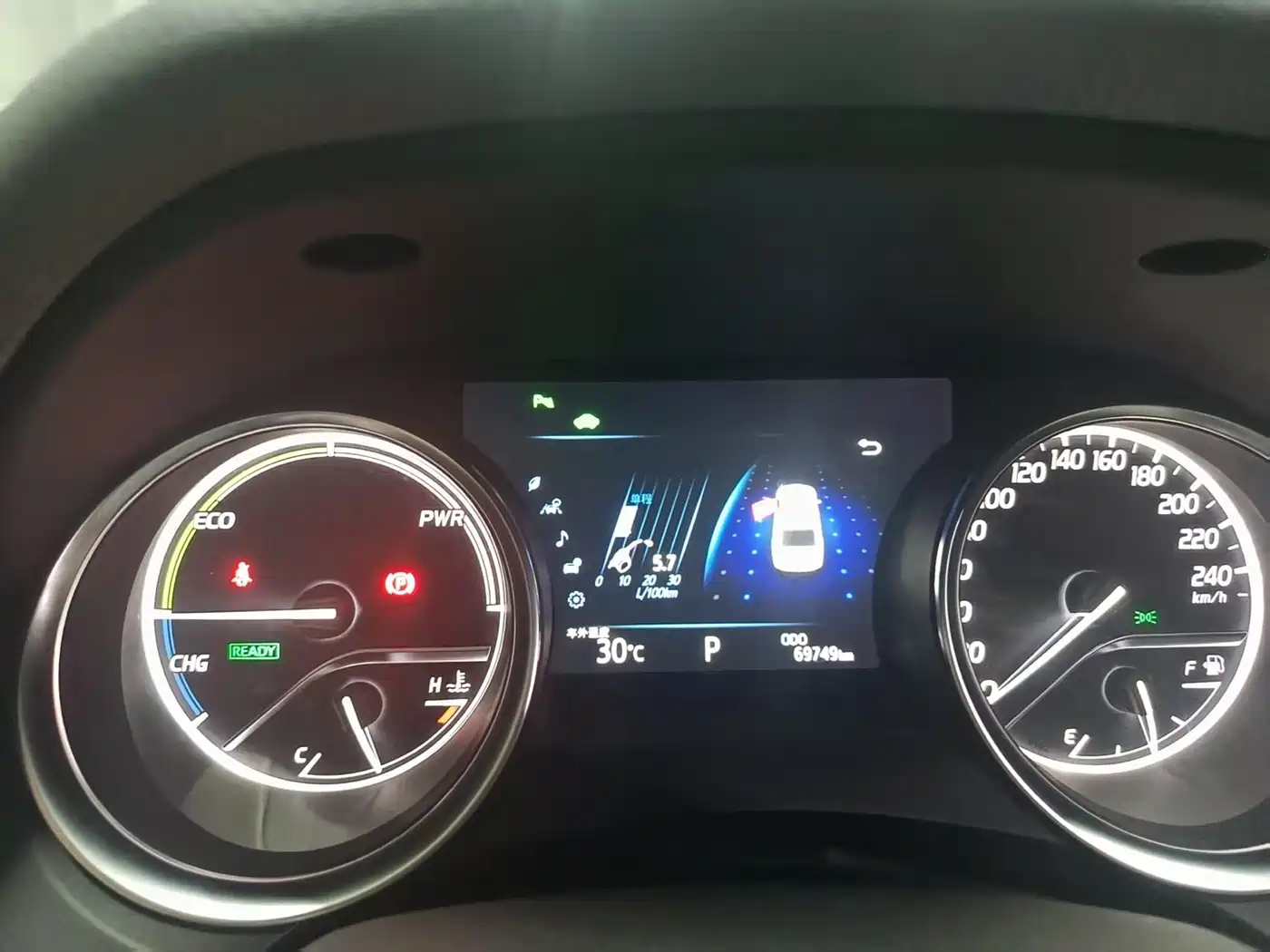 Фото 5 - Toyota Camry