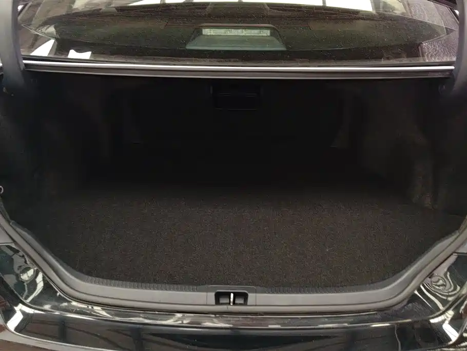 Toyota Camry 2016 2.0E 10th Anniversary Elite Edition фото 4