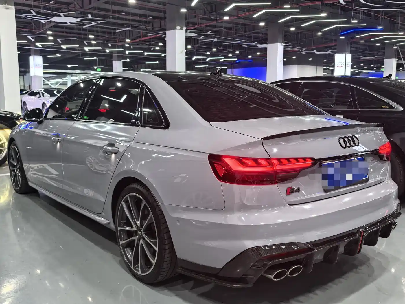 Фото 5 - Audi A4L