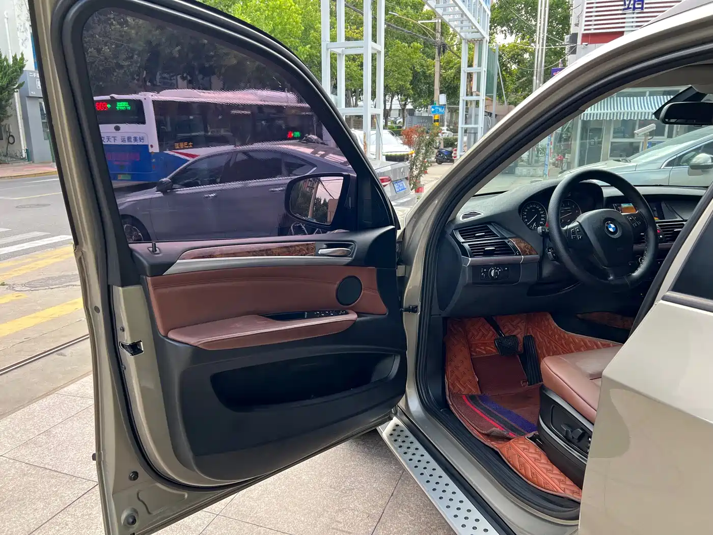 BMW X5 (Import) 2011 xDrive35i Leading Edition фото 13