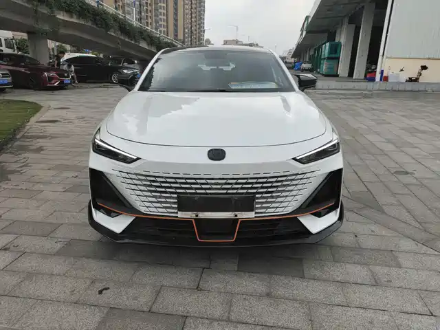 Changan UNI-V 2023 1.5T Luxury Edition