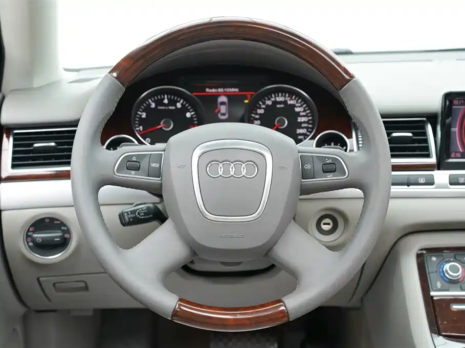Audi A8 2009 Audi A8L 4.2 FSI quattro Premium фото 15