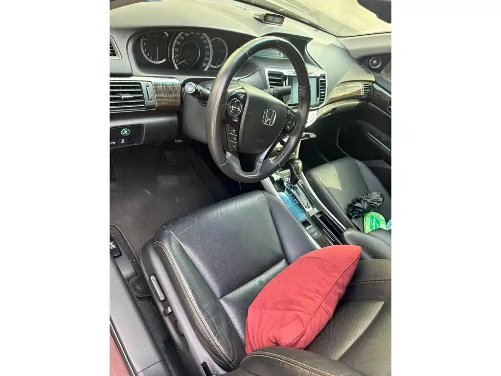 Фото 3 - Honda Accord