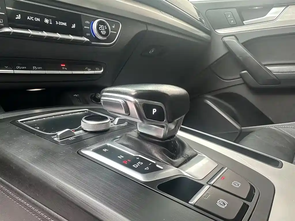 Audi Q5L 2020 Facelift 40 TFSI Honor Fashion фото 15