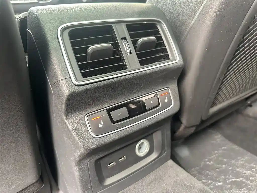Audi Q5L 2020 Facelift 40 TFSI Honor Fashion фото 12