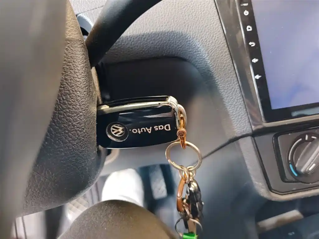 VOLKSWAGEN SANTANA