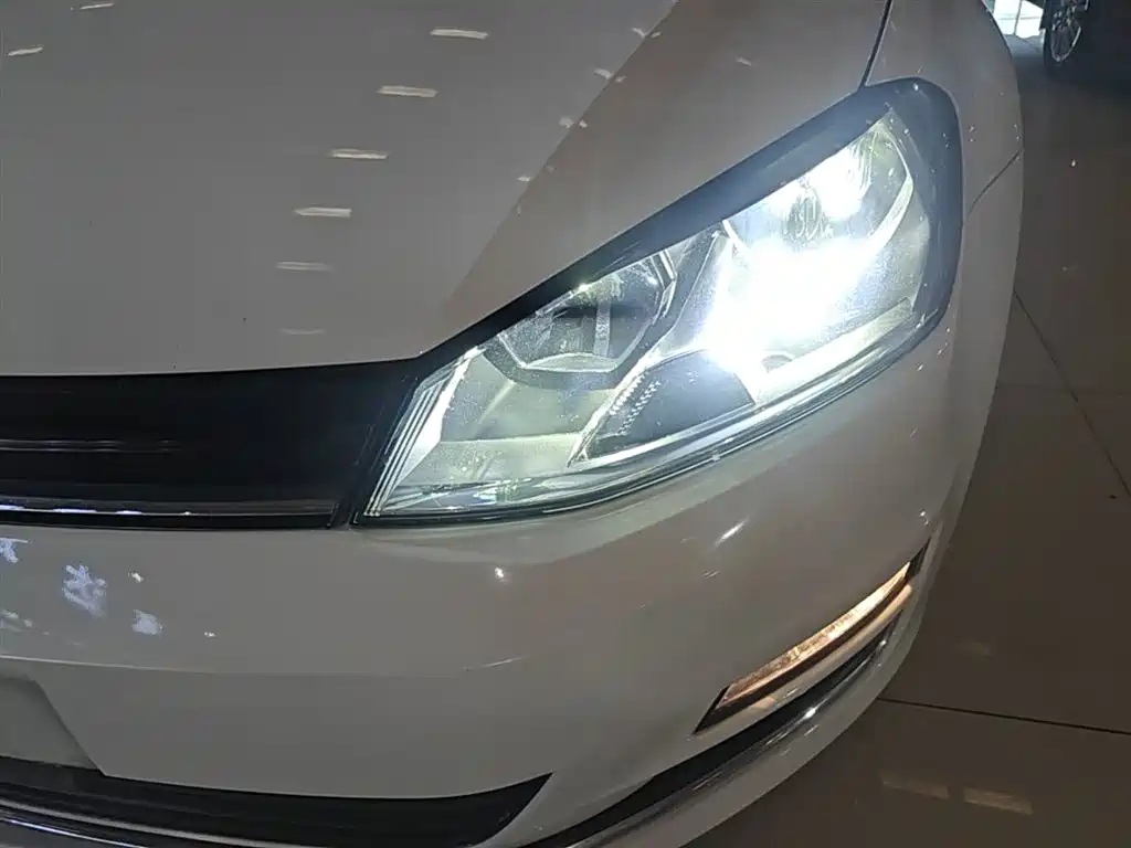 Volkswagen Golf 2015 1.6L Automatic Comfort фото 24
