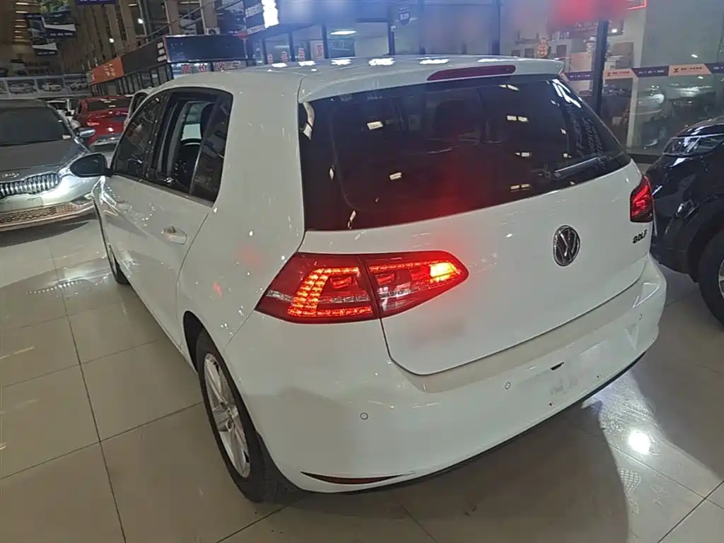 Volkswagen Golf 2015 1.6L Automatic Comfort фото 5