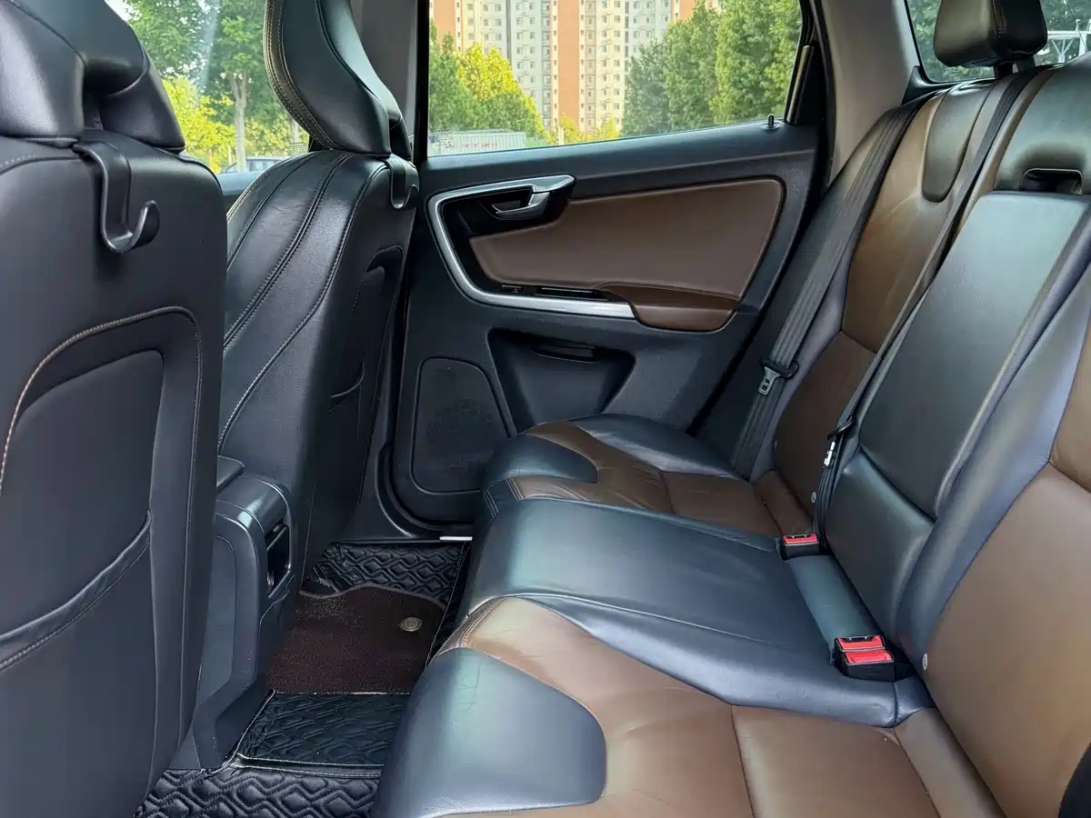 Volvo XC60 (Import) 2014 2015 T6 Momentum