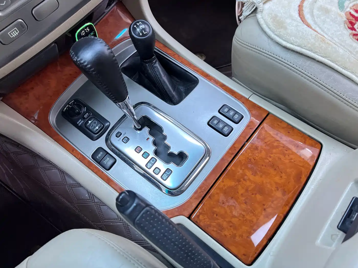 Toyota Land Cruiser 2005 Model 4.7L Automatic VX-R Luxury DVD Edition фото 25