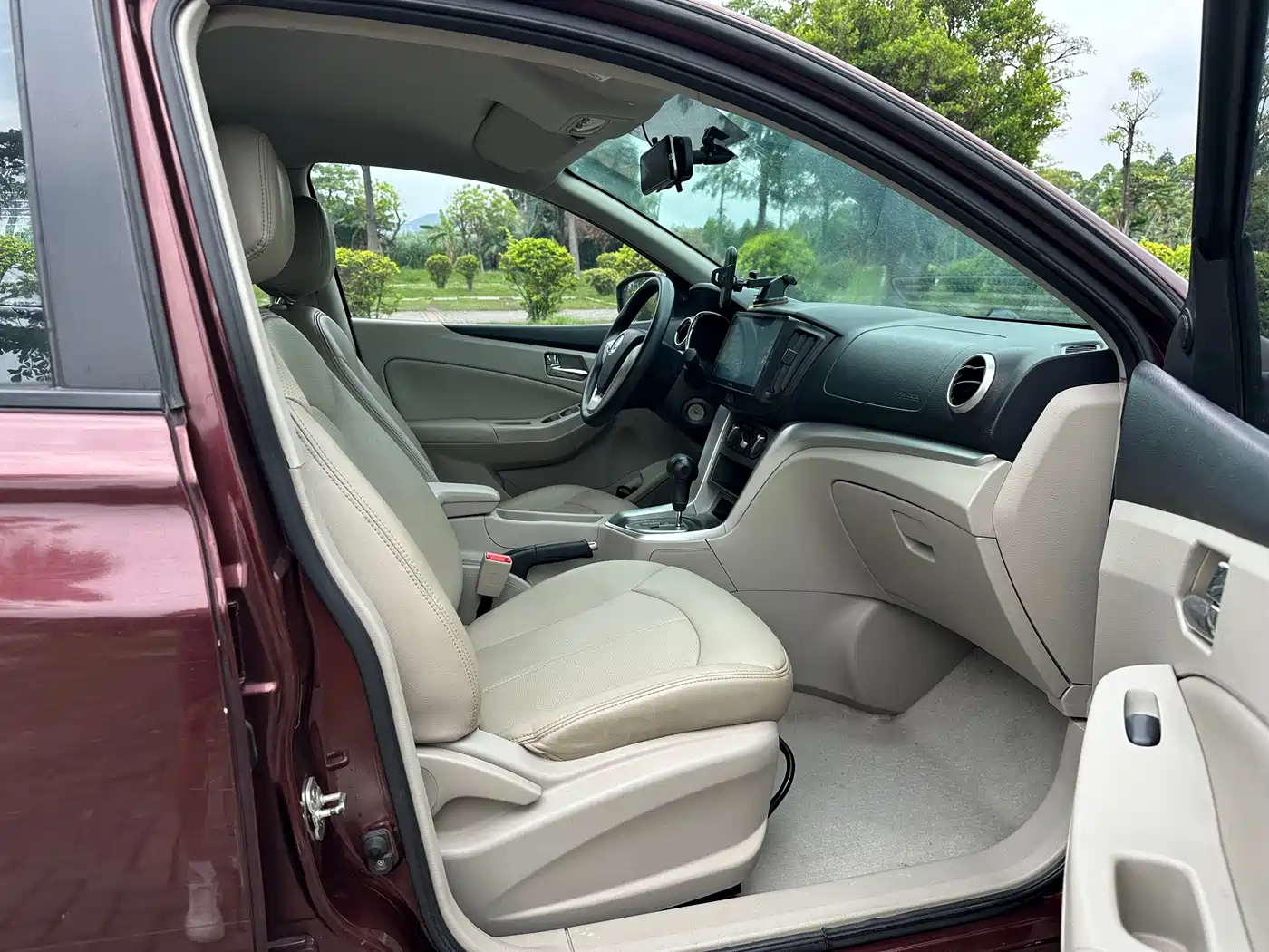 Venucia T70 2015 2015 2.0L CVT Ruixing Edition