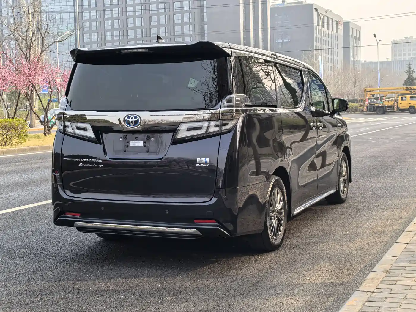 Toyota Vellfire 2021 Crown Hybrid 2.5L HV Supreme Edition фото 5