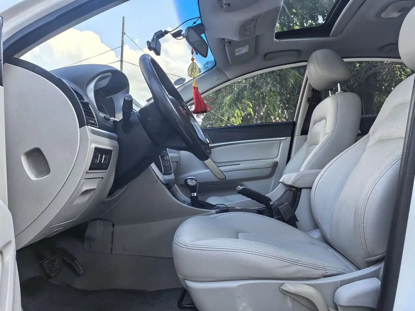 Geely Emgrand 2015 2015 Sedan 1.5L CVT Upward Edition