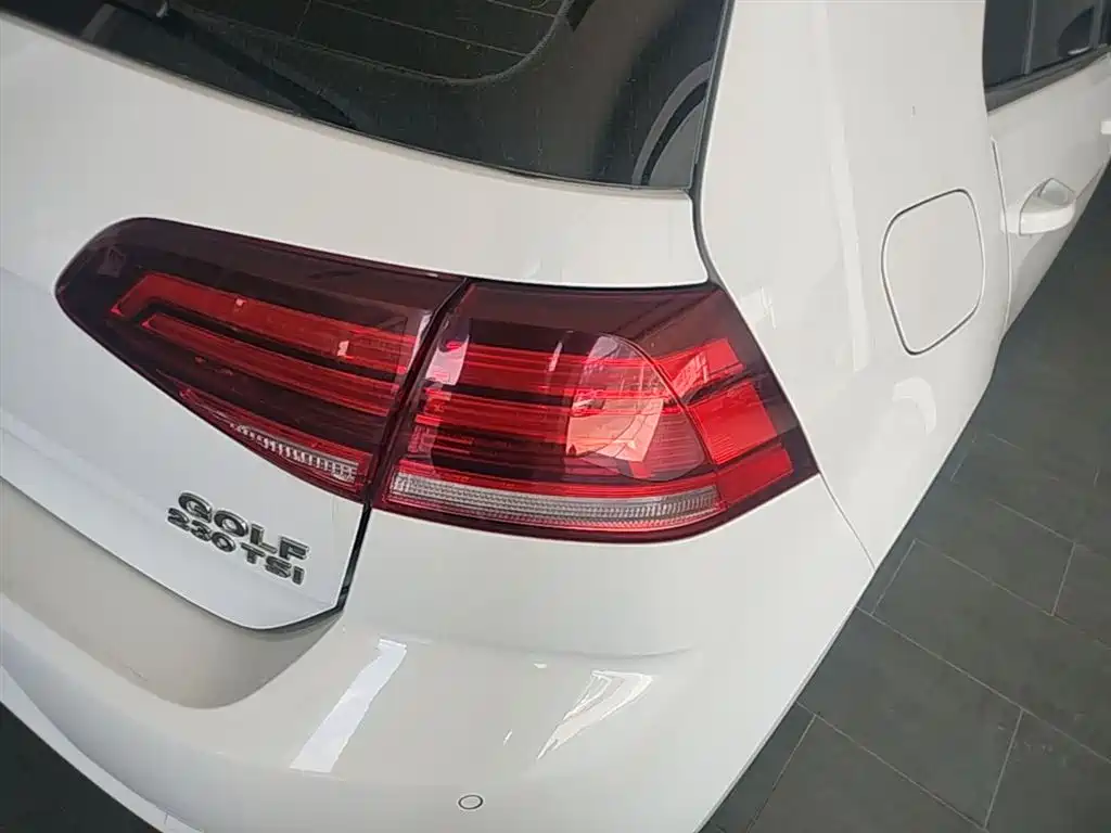 Volkswagen Golf 2018 230TSI Automatic Comfort фото 8