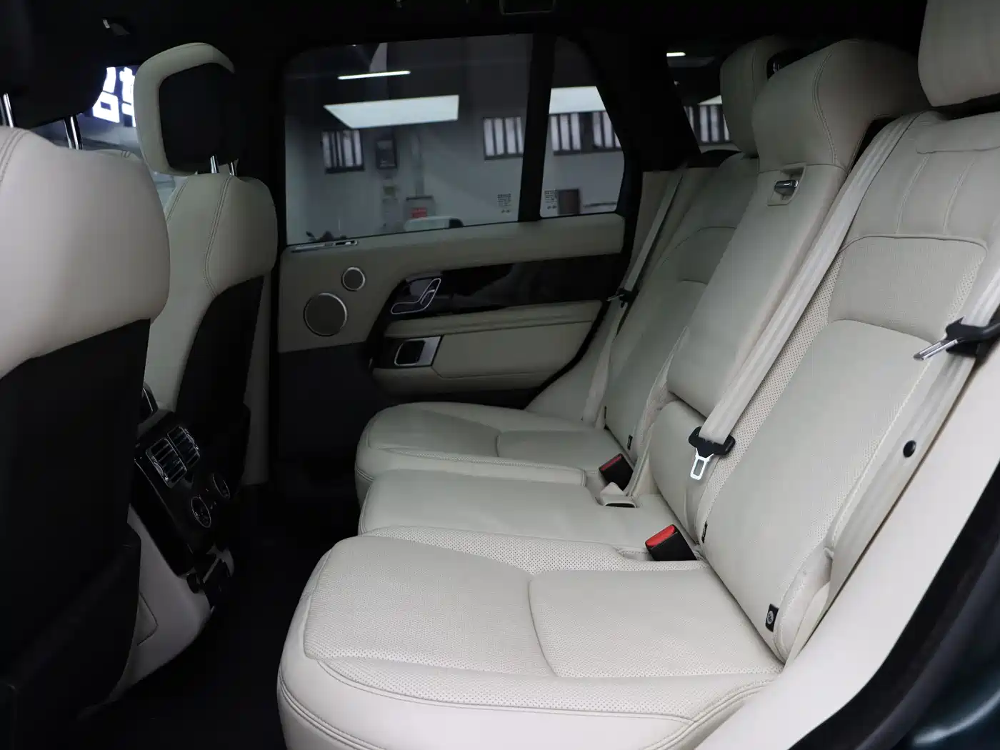 Land Rover Range Rover 2020 3.0 L6 Shengshi Edition фото 26