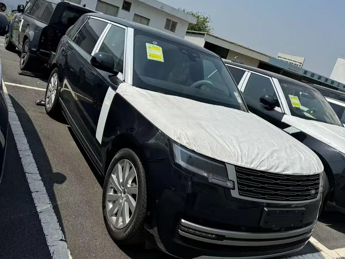 Land Rover Range Rover 2026 Model 3.0 L6 400PS SE Long Wheelbase Version фото 3