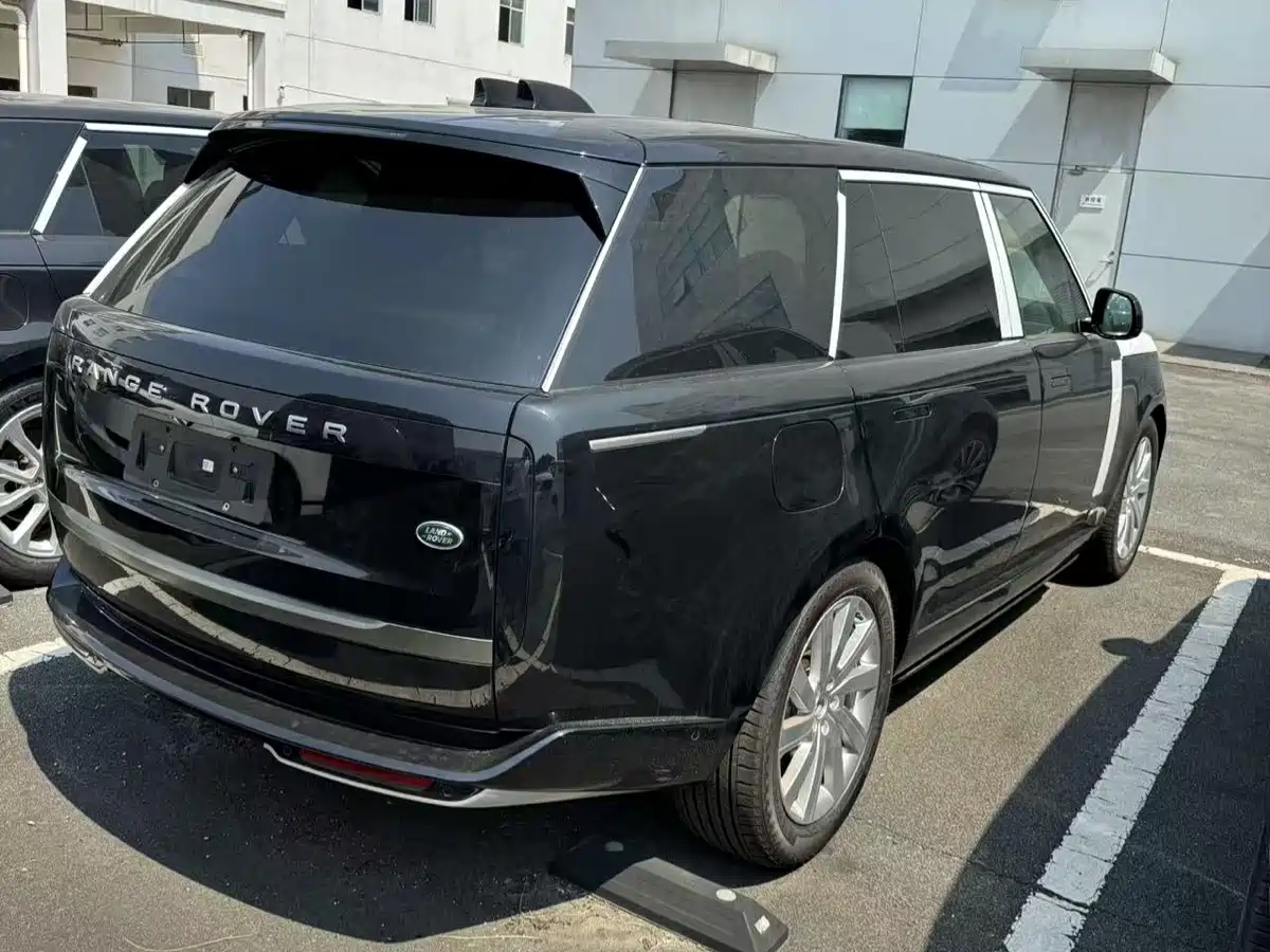 Land Rover Range Rover 2026 Model 3.0 L6 400PS SE Long Wheelbase Version фото 9