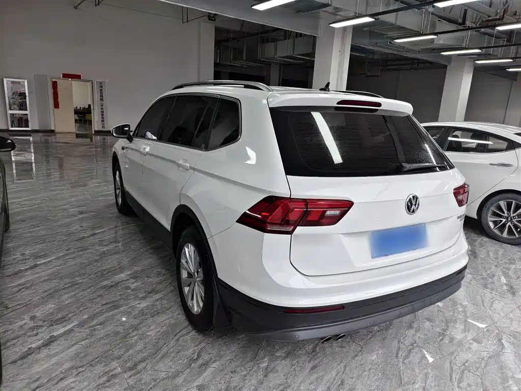 Volkswagen Tiguan L 2018 330TSI Automatic 2WD Trend Edition фото 4