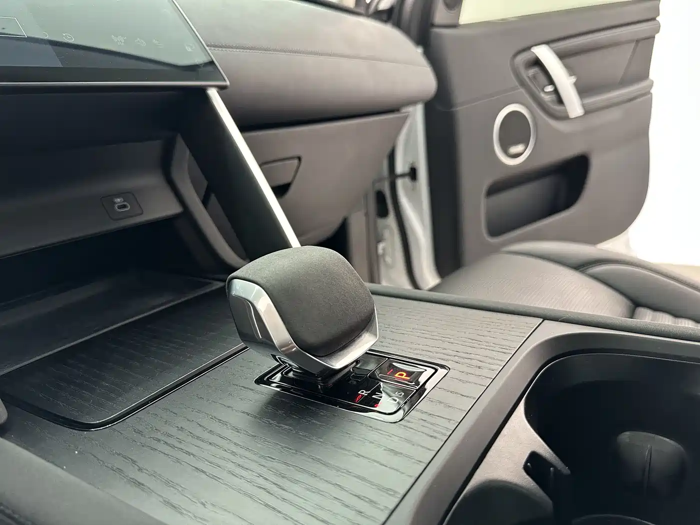 Land Rover Discovery Sport 2024 Luxury Custom Edition фото 23