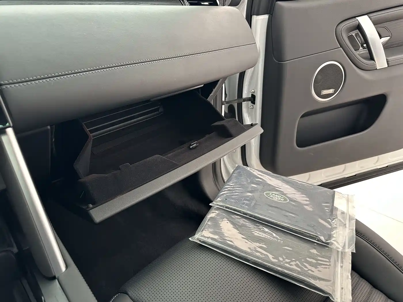 Land Rover Discovery Sport 2024 Luxury Custom Edition фото 31