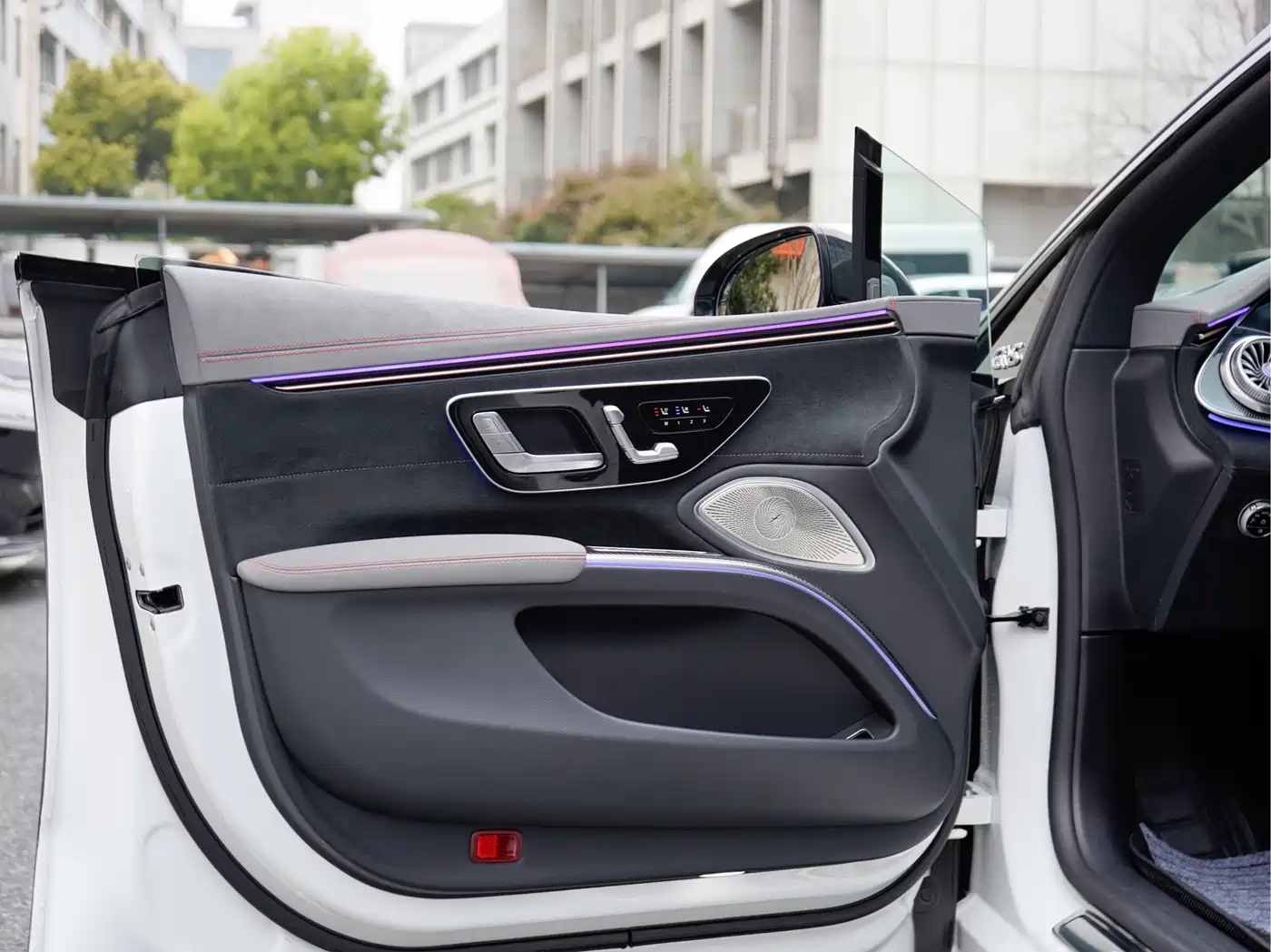 MERCEDES-BENZ EQS AMG