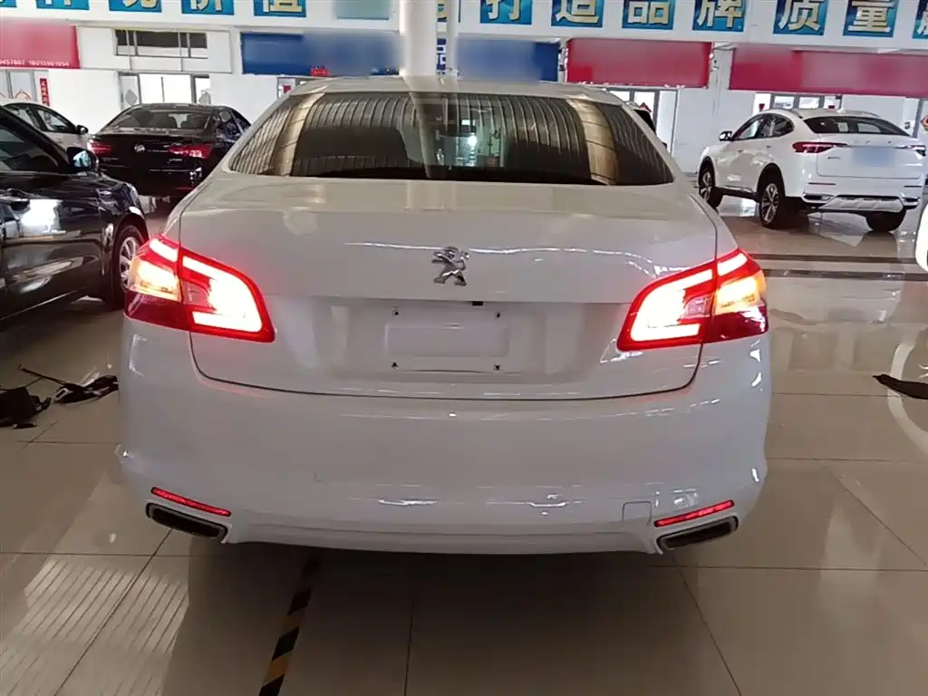 Peugeot 408 2016 1.6T Automatic Luxury Edition фото 6