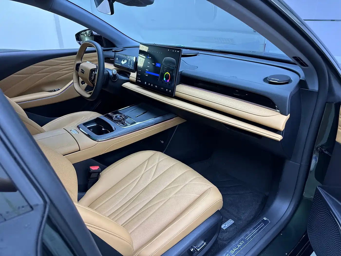 Geely Galaxy Galaxy Xingyao 8 2025 130km EM-i Premium Edition фото 13