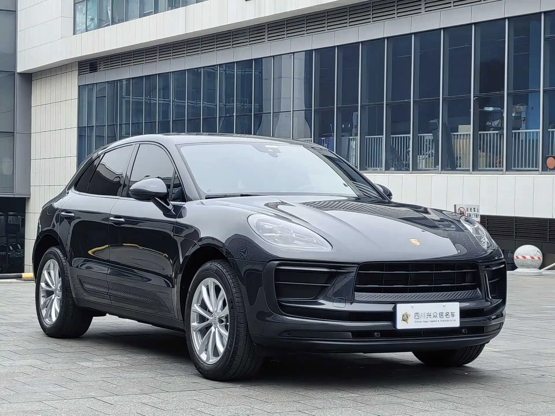 Photo 4 - Porsche Macan