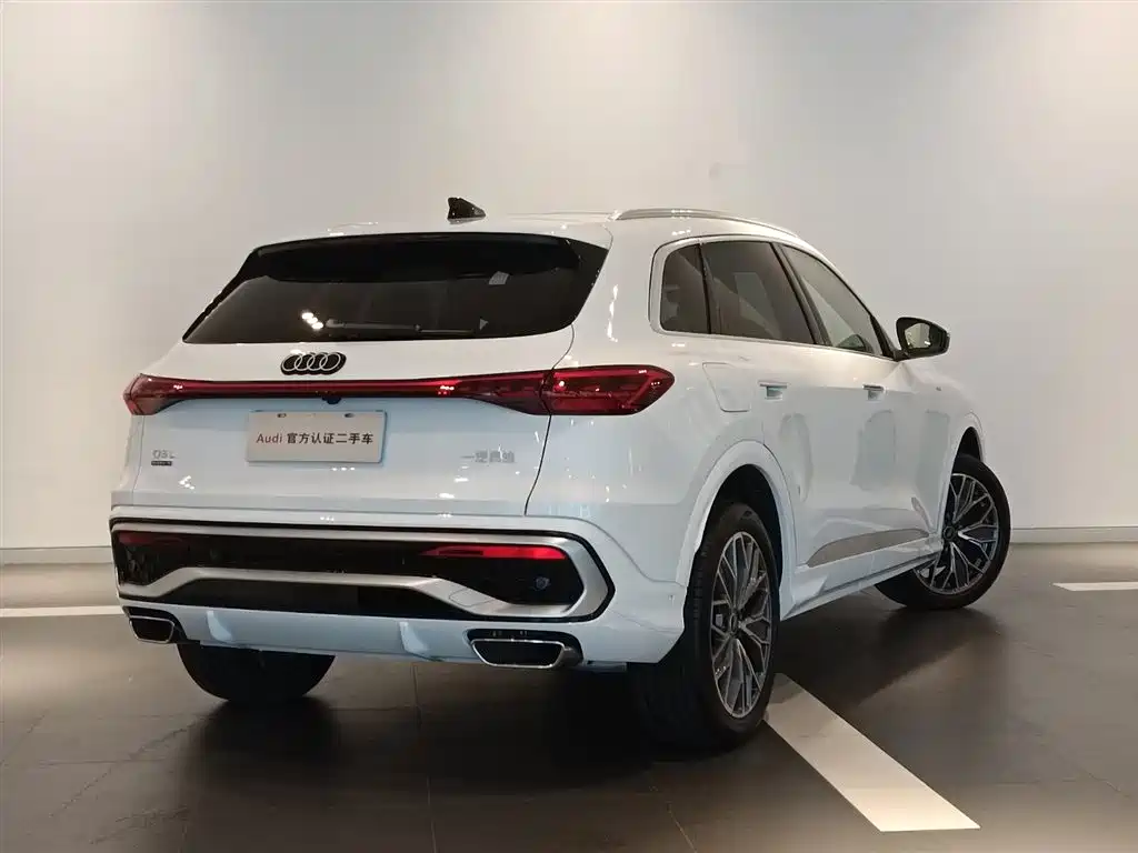 Audi Q5L 2026 Luxury Sport 150kW фото 4