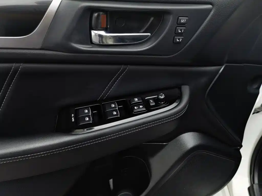 Фото 9 - Subaru Legacy