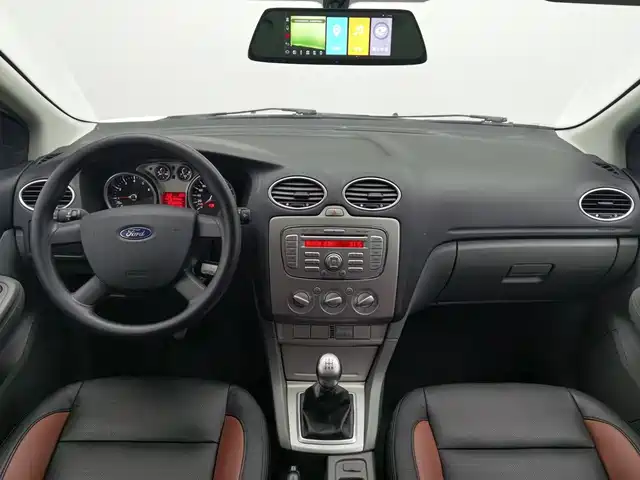 Ford Focus 2013 Hatchback Classic 1.8L Manual Base — фото 5