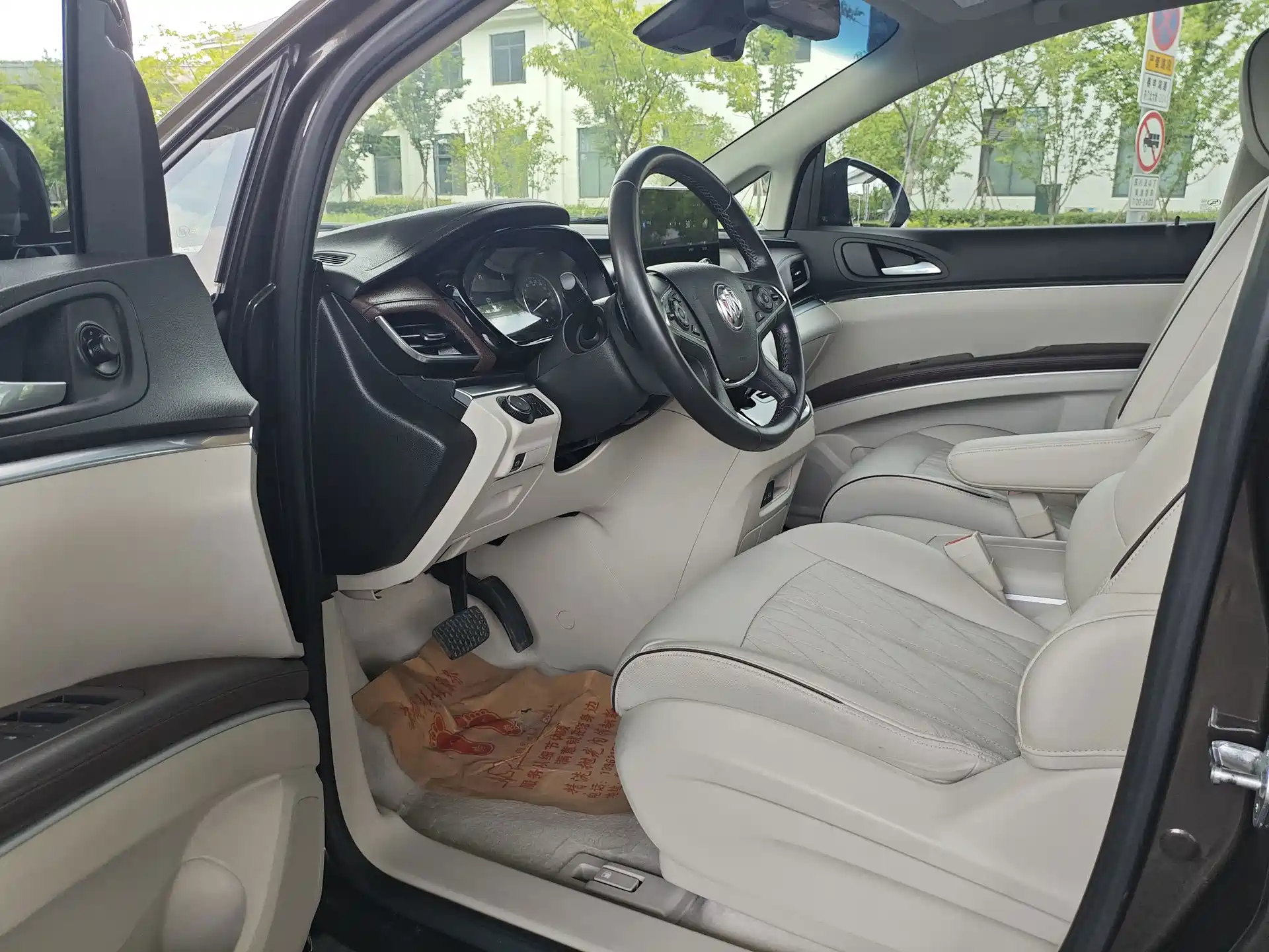 Фото 8 - Buick GL8