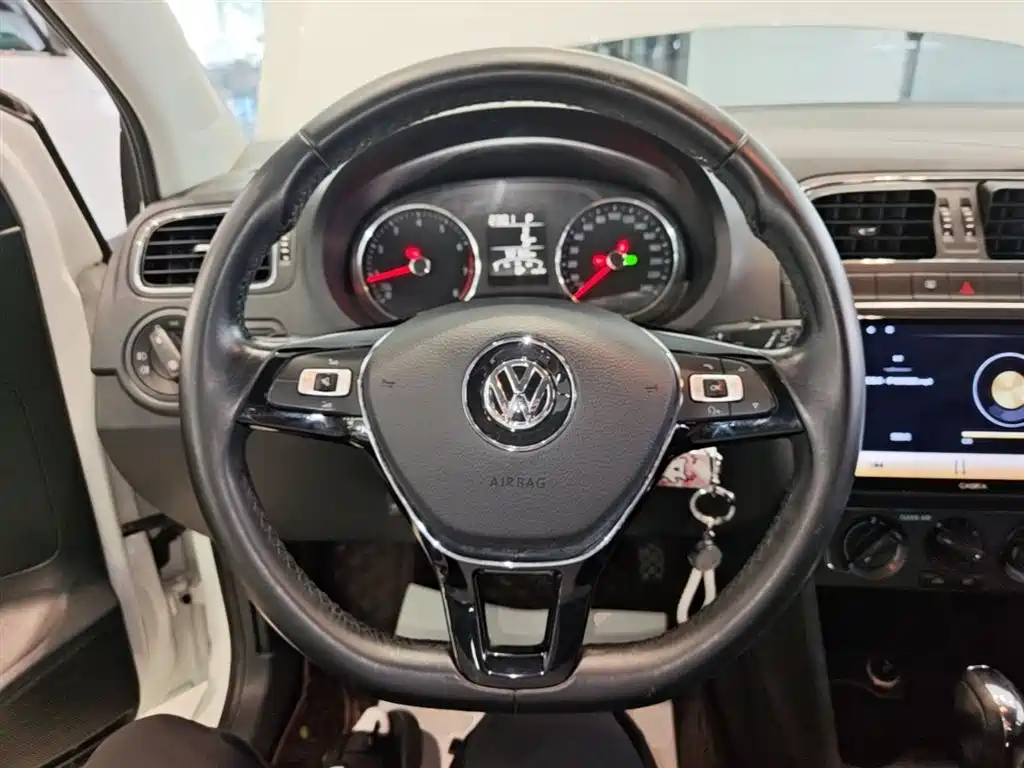 Volkswagen Polo 2016 1.6L Automatic Comfort фото 11