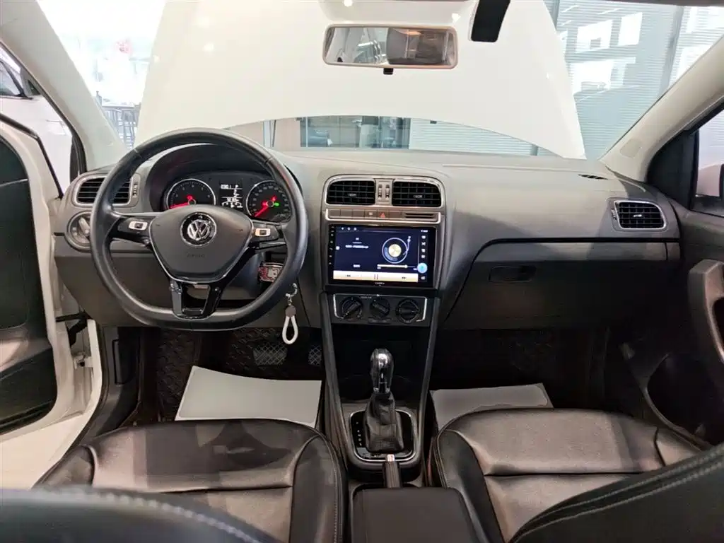 Volkswagen Polo 2016 1.6L Automatic Comfort фото 10