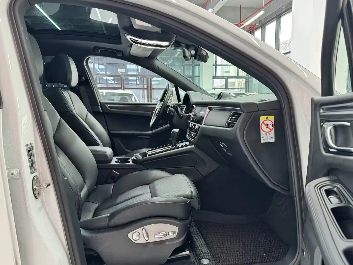 Porsche Macan 2023 Macan 2.0T фото 13