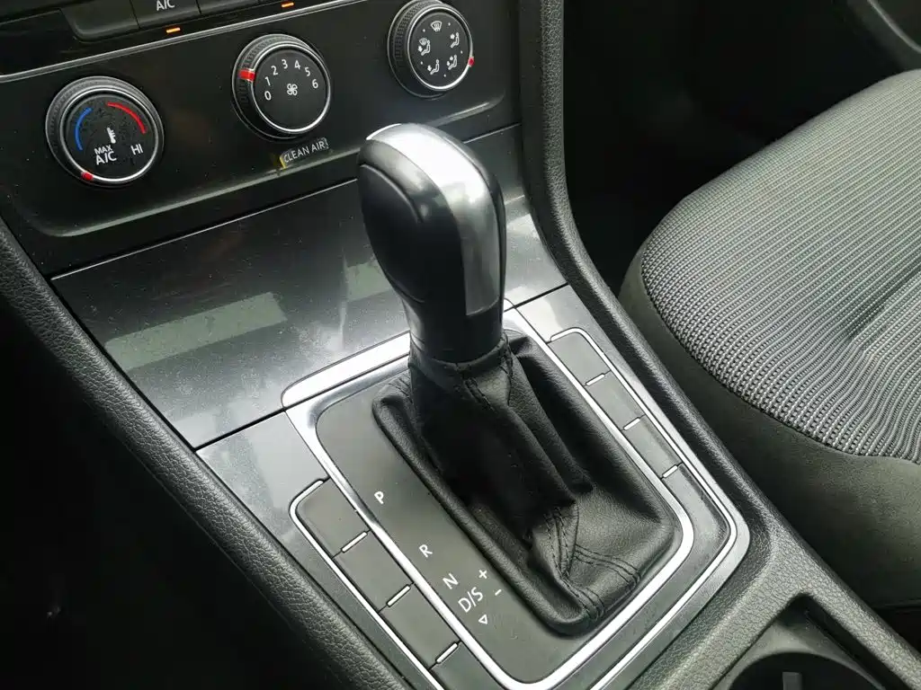 Фото 13 - Volkswagen Golf